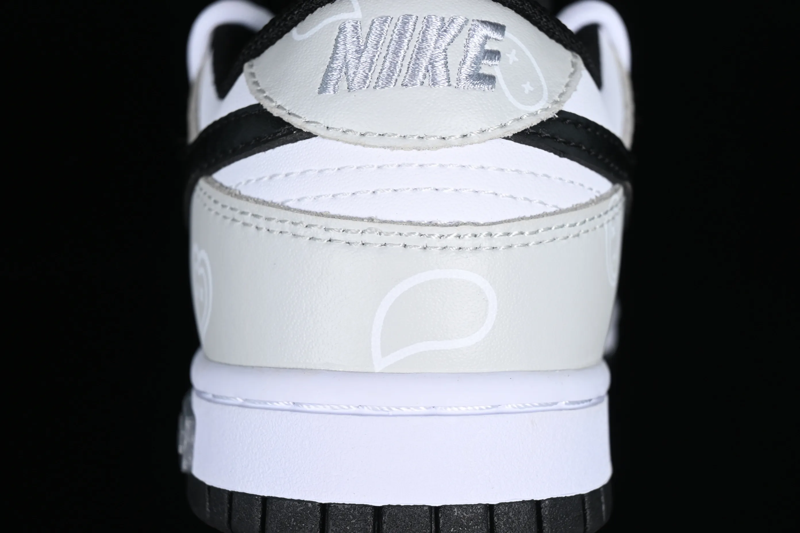 All categories Nk SB Dunk series Nk SB Dunk Low low-top sneakers Nk Dunk Low Panda Prank-Love Cashew Flower SB strap casual sneakers DJ6188-002